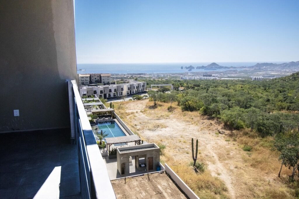 20251205004845459780000000-o