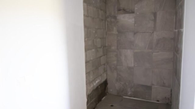 20251205004915438376000000-o