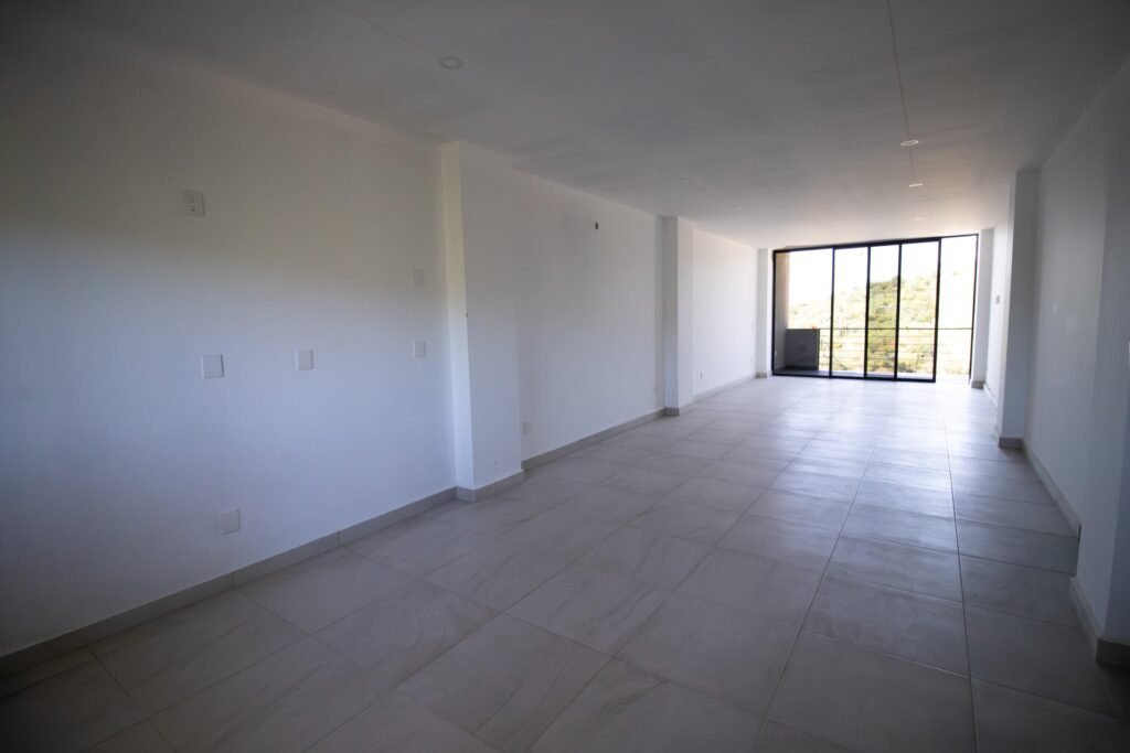 20251205004940059008000000-o