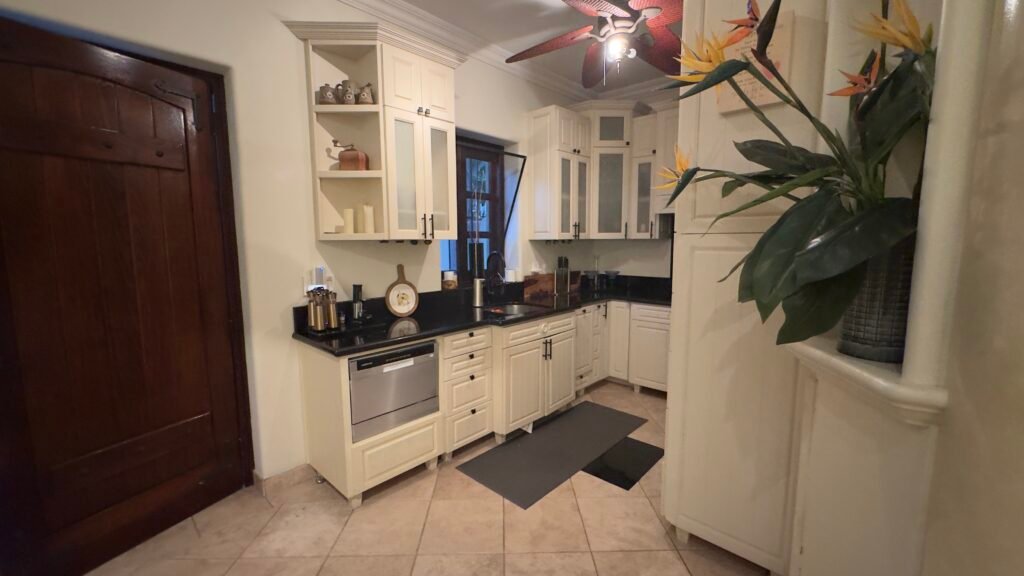 6EDCBFCB-7879-4E03-8829-F316E427246F