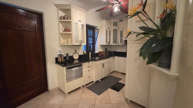 6EDCBFCB-7879-4E03-8829-F316E427246F