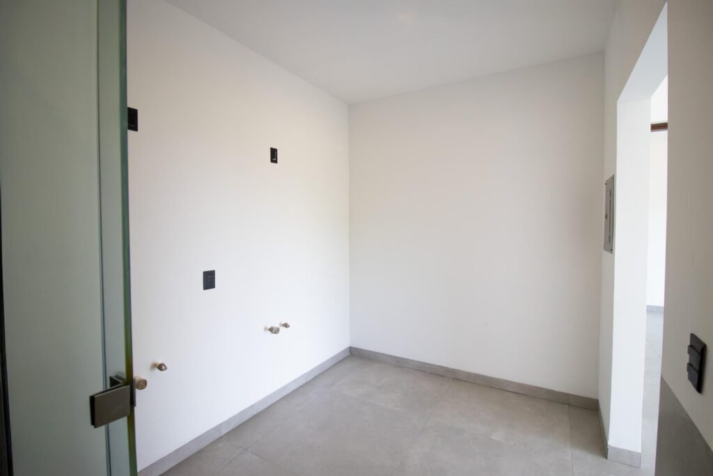 20251202153727613611000000-o