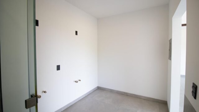 20251202153727613611000000-o