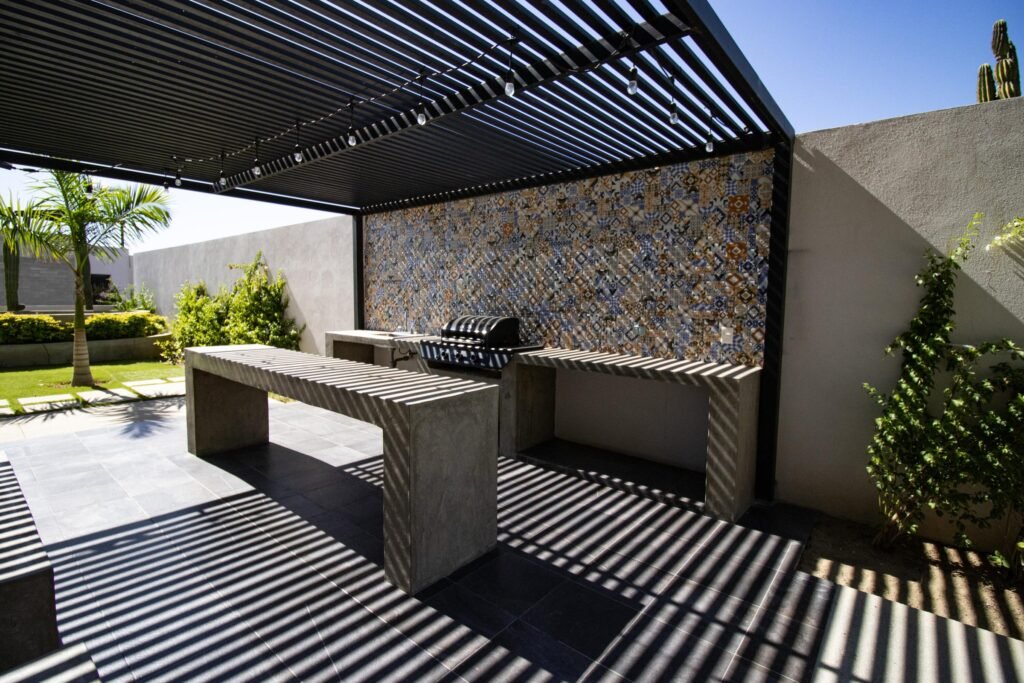 20251202153930060431000000-o