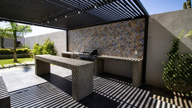 20251202153930060431000000-o